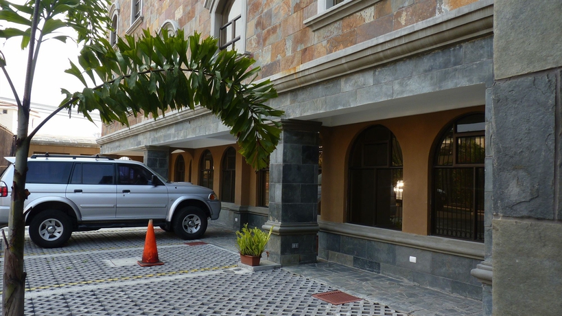 Imagen general del Hotel Plaza Real Suites and Apartments. Foto 2