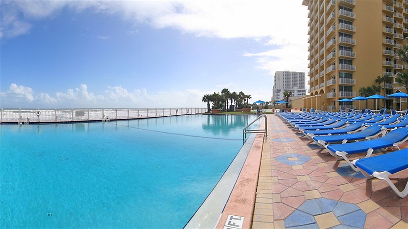 Imagen de la piscina del Hotel Plaza Resort and Spa. Foto 8