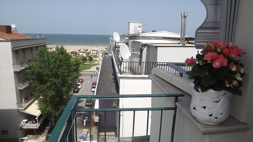 Imagen de los exteriores del Hotel Plaza, Rimini. Foto 8