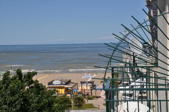 Imagen de los exteriores del Hotel Plaza, Rimini. Foto 9