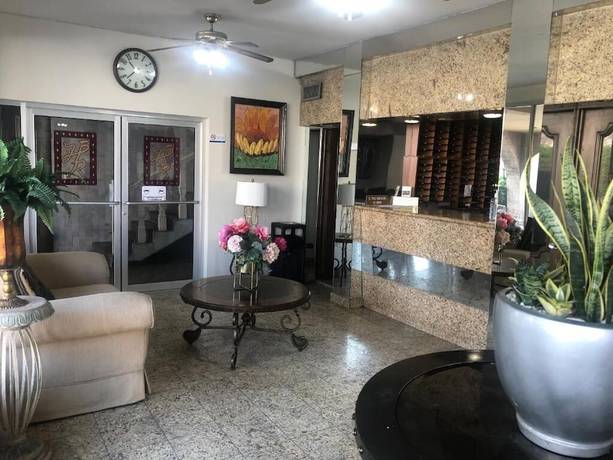 Imagen de los interiores del Hotel Plaza Riviera. Foto 20