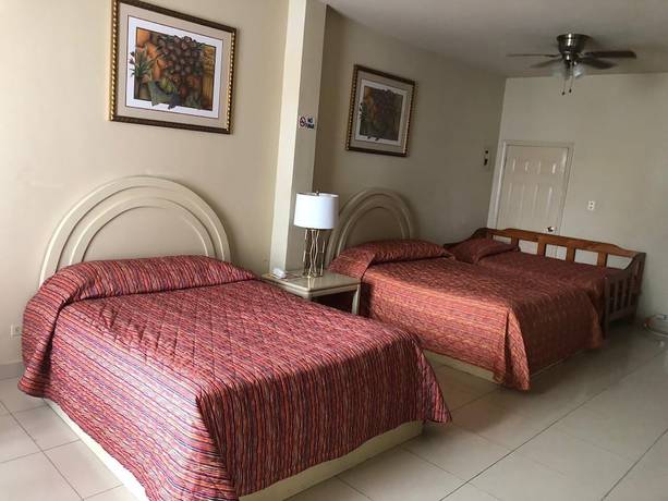 Imagen de la habitación del Hotel Plaza Riviera. Foto 14