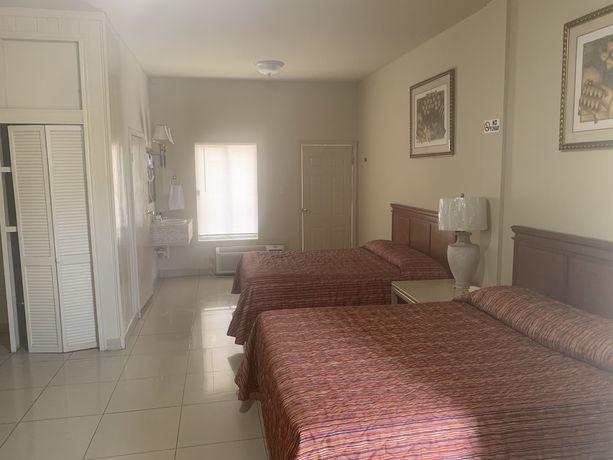 Imagen de la habitación del Hotel Plaza Riviera. Foto 17