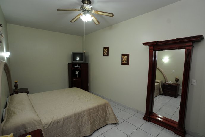 Imagen de la habitación del Hotel Plaza Sahuayo. Foto 18