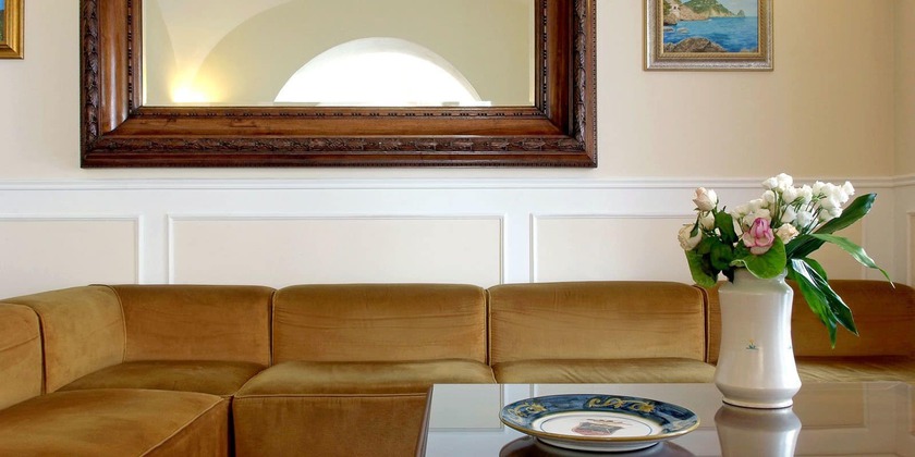 Imagen de los interiores del Hotel Plaza, Salerno. Foto 18