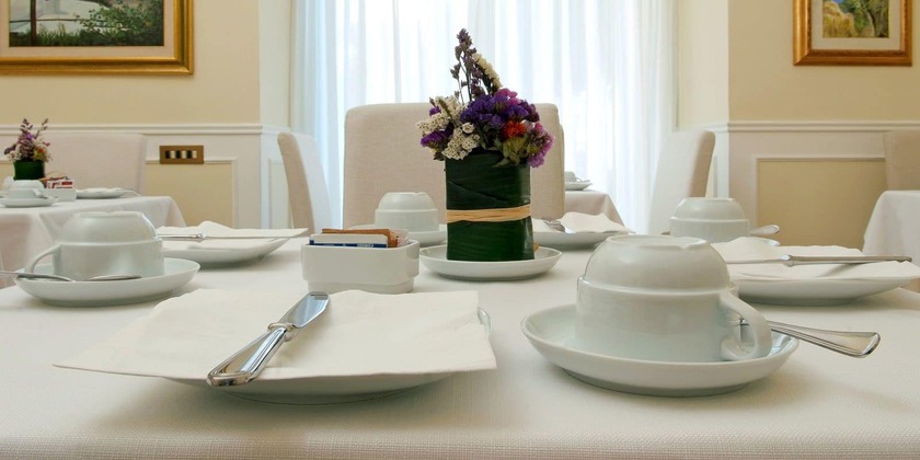 Imagen del bar/restaurante del Hotel Plaza, Salerno. Foto 5