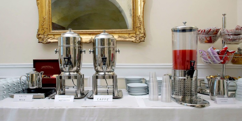 Imagen del bar/restaurante del Hotel Plaza, Salerno. Foto 6