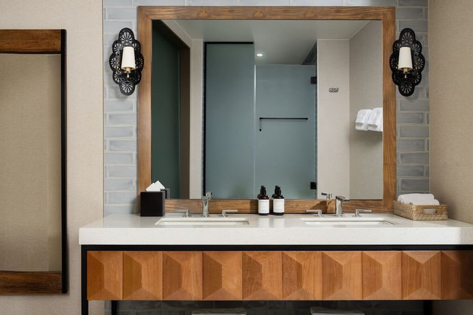 Imagen de la habitación del Hotel Plaza San Antonio and Spa, Autograph Collection. Foto 9