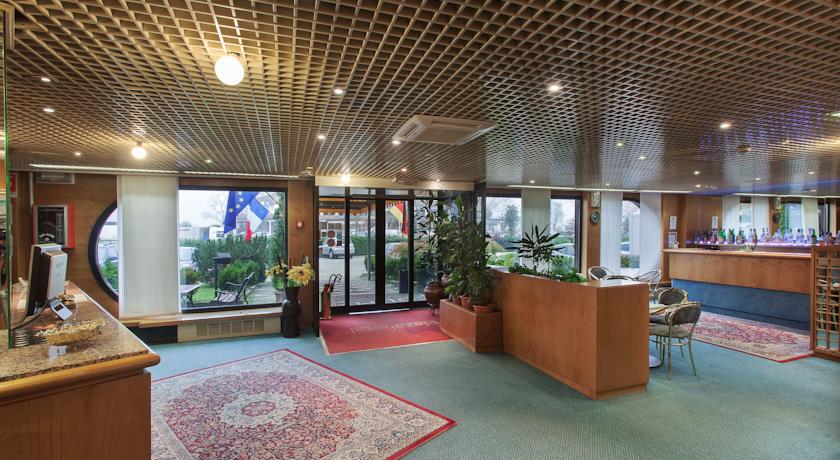 Imagen general del Hotel Plaza, San Martino Siccomario. Foto 4