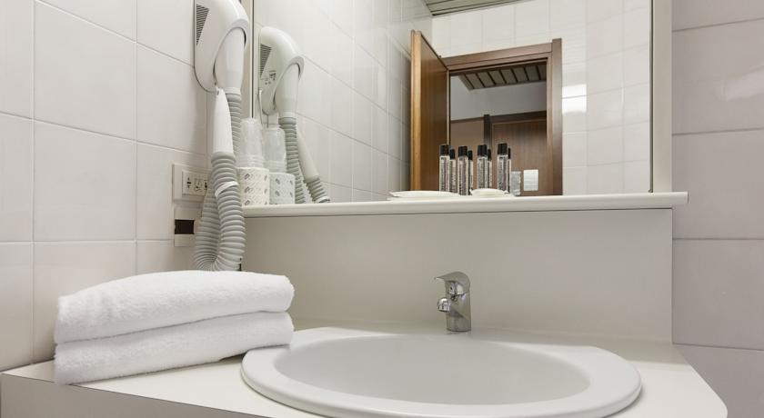 Imagen general del Hotel Plaza, San Martino Siccomario. Foto 7