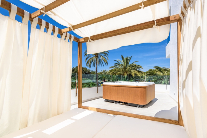 Imagen de los exteriores del Hotel Plaza Santa Ponsa Boutique - Adults Only. Foto 8