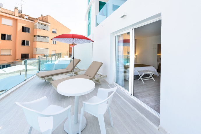 Imagen de los exteriores del Hotel Plaza Santa Ponsa Boutique - Adults Only. Foto 9