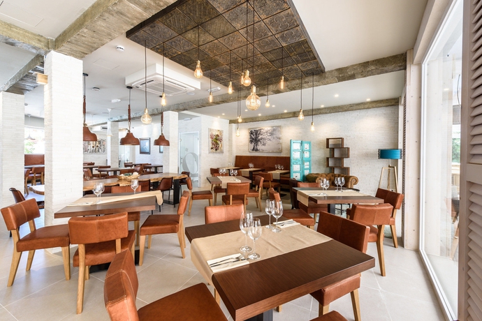 Imagen del bar/restaurante del Hotel Plaza Santa Ponsa Boutique - Adults Only. Foto 5