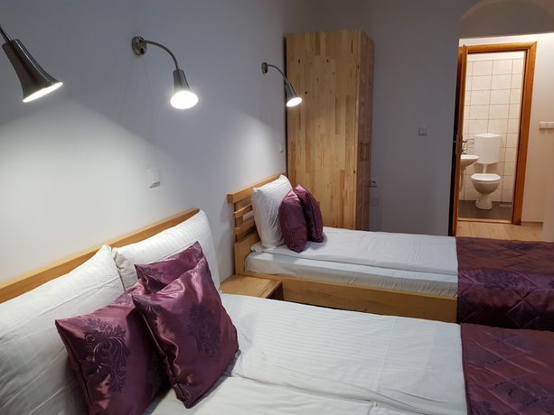 Imagen de la habitación del Hotel Plaza, Sarajevo. Foto 2