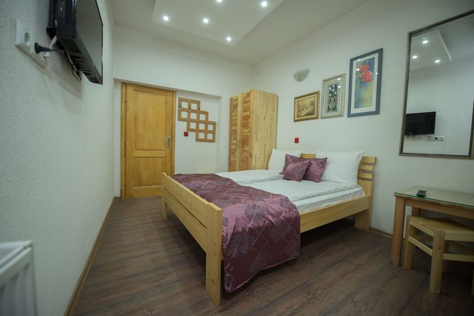 Imagen de la habitación del Hotel Plaza, Sarajevo. Foto 9