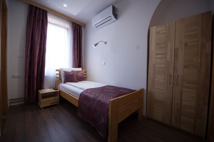 Imagen de la habitación del Hotel Plaza, Sarajevo. Foto 10