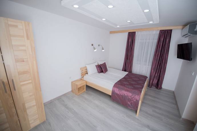 Imagen de la habitación del Hotel Plaza, Sarajevo. Foto 11