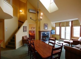 Imagen de la habitación del Hotel Plaza St-Bernard. Foto 4