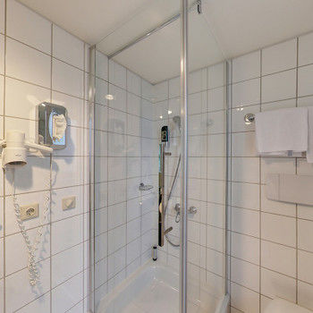 Imagen de la habitación del Hotel Plaza Suites Rüsselsheim. Foto 2