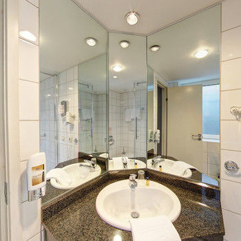 Imagen de la habitación del Hotel Plaza Suites Rüsselsheim. Foto 8