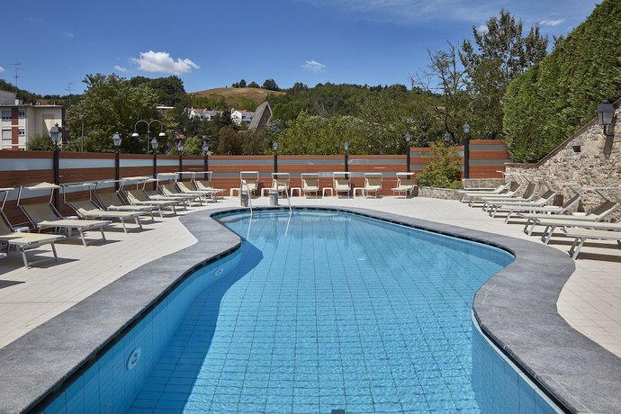 Imagen de la piscina del Hotel Plaza Tabiano. Foto 20