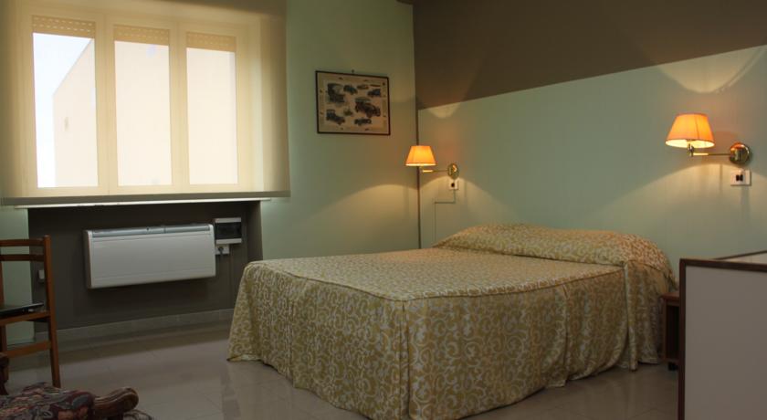 Imagen general del Hotel Plaza, Tarento. Foto 2