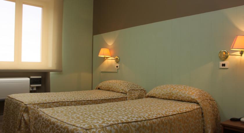 Imagen general del Hotel Plaza, Tarento. Foto 5