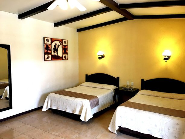 Imagen de la habitación del Hotel Plaza Tenam. Foto 4