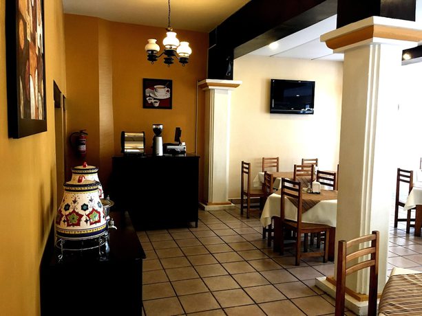 Imagen del bar/restaurante del Hotel Plaza Tenam. Foto 2