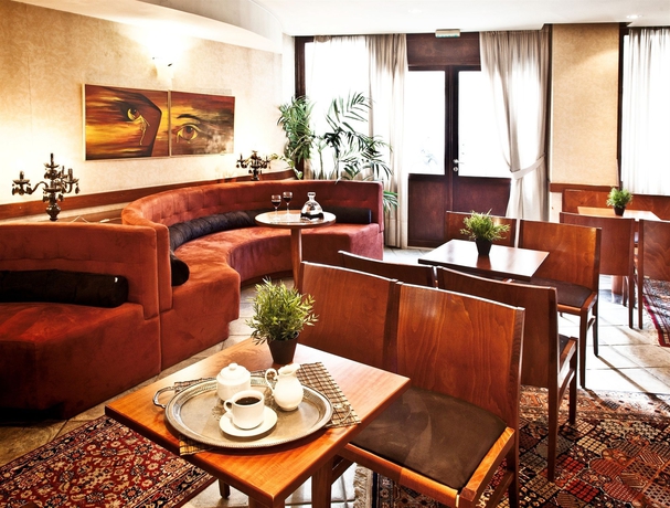 Imagen del bar/restaurante del Hotel Plaza, Tesalonica. Foto 1