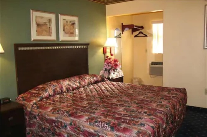 Imagen de la habitación del Hotel Plaza Travel Inn. Foto 10