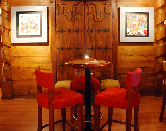 Imagen del bar/restaurante del Hotel Plaza Uruapan. Foto 2