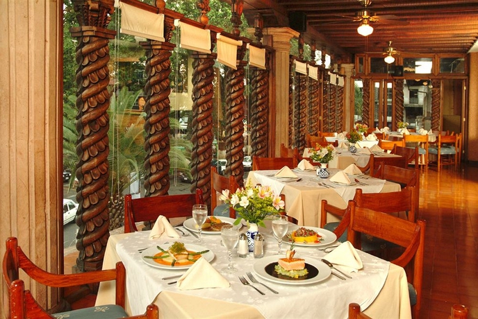 Imagen del bar/restaurante del Hotel Plaza Uruapan. Foto 7