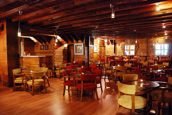 Imagen del bar/restaurante del Hotel Plaza Uruapan. Foto 8