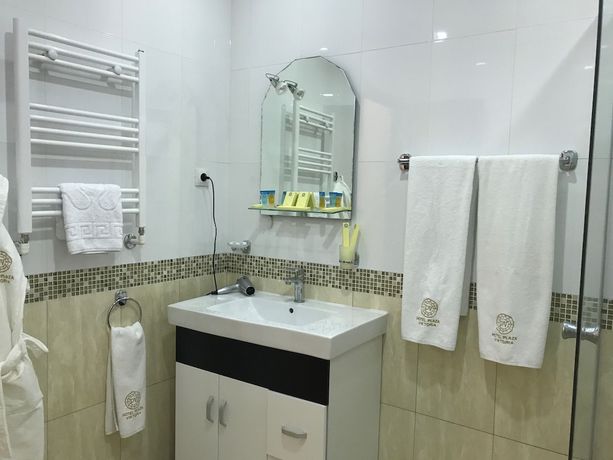 Imagen de la habitación del Hotel Plaza Viktoria. Foto 9