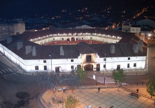 Imagen general del Hotel Plaza de Toros de Almaden. Foto 1