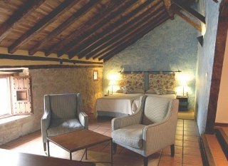 Imagen de la habitación del Hotel Plaza de Toros de Almaden. Foto 6