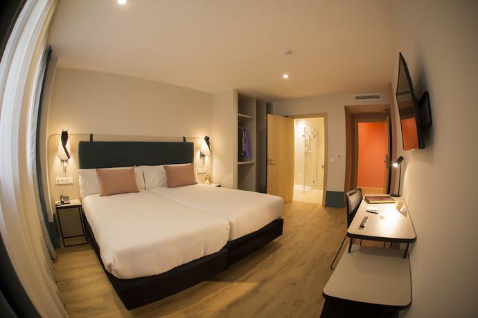 Imagen de la habitación del Hotel Plaza de la Paz. Foto 15