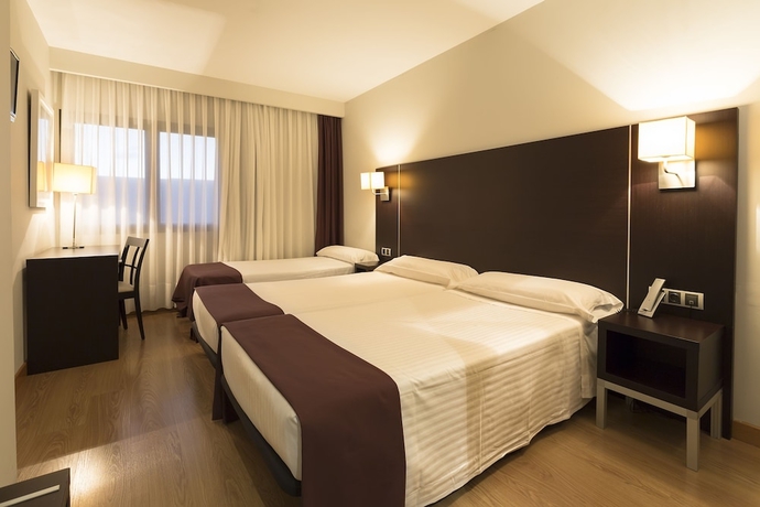 Imagen de la habitación del Hotel Plazaola. Foto 5