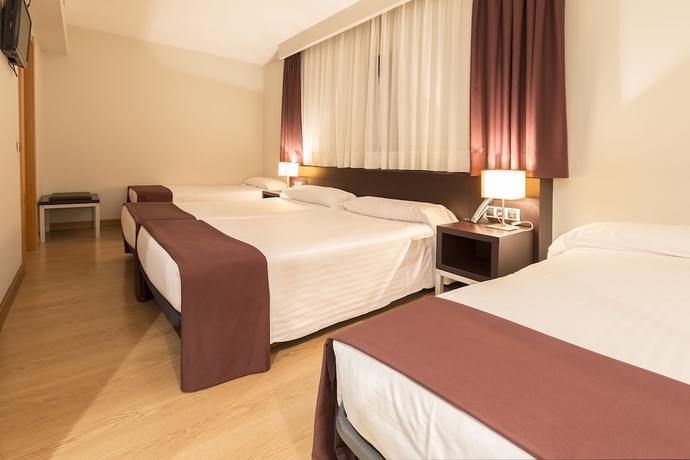 Imagen de la habitación del Hotel Plazaola. Foto 7