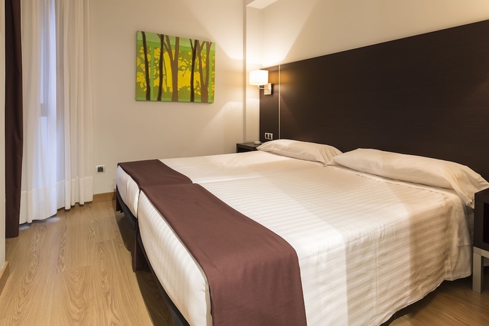 Imagen de la habitación del Hotel Plazaola. Foto 11