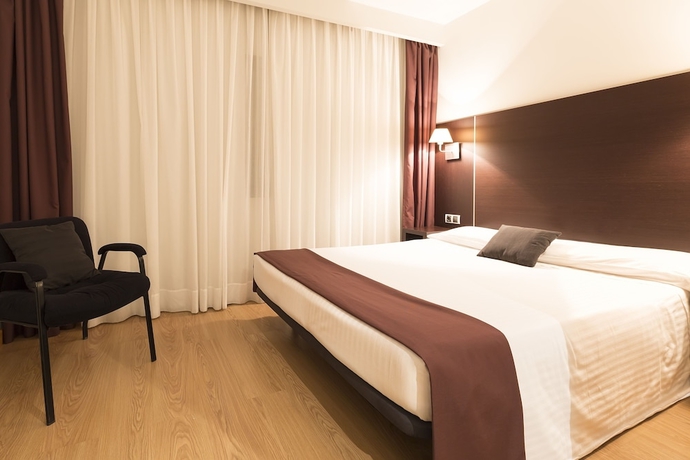 Imagen de la habitación del Hotel Plazaola. Foto 15