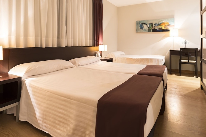 Imagen de la habitación del Hotel Plazaola. Foto 16