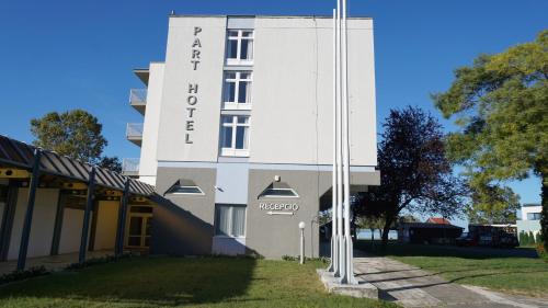 Imagen general del Hotel Plazs Siófok. Foto 1
