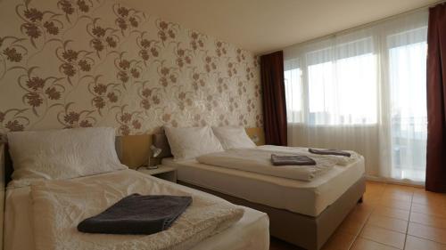 Imagen de la habitación del Hotel Plazs Si&oacute;fok. Foto 17