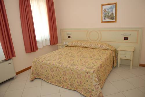 Imagen de la habitación del Hotel Plazza. Foto 4