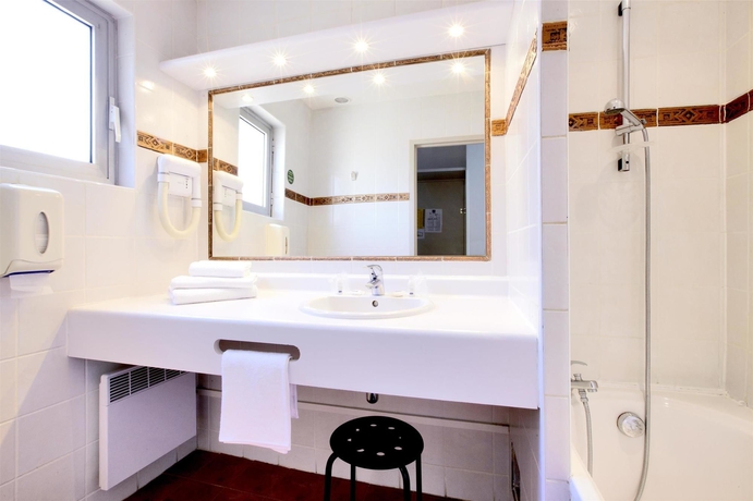 Imagen de la habitación del Hotel Plazza, Nimes. Foto 7