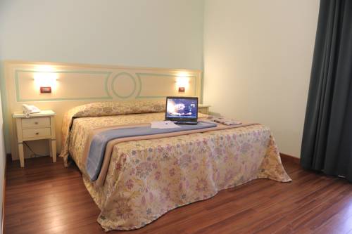 Imagen de la habitación del Hotel Plazza, Porcari. Foto 14