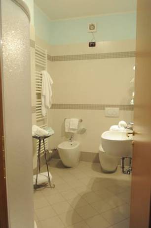 Imagen de la habitación del Hotel Plazza, Porcari. Foto 18