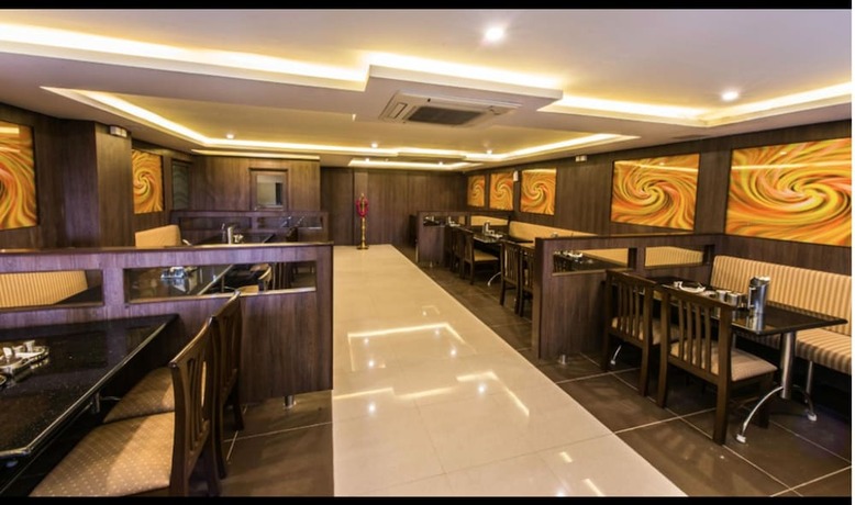 Imagen del bar/restaurante del Hotel Plazza , Trichy. Foto 2